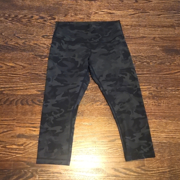 Lululemon Wunder Under Crop (High-Rise) *Full-On Luxtreme 21" Size 10 - Picture 6 of 6